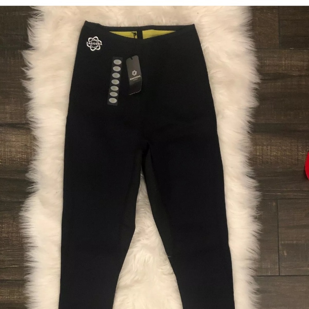 😍NWT Zaggora Hot Pants BLK CAPRI  Exercise XS